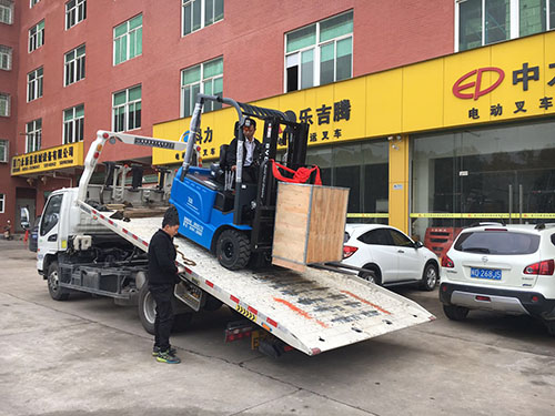 廈門電動(dòng)叉車公司，銷售比亞迪電動(dòng)叉車2.5噸一臺(tái)