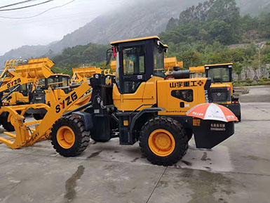 恭喜羅總喜提新車，山宇裝載機(jī)940走起，山宇重工，助您成功！